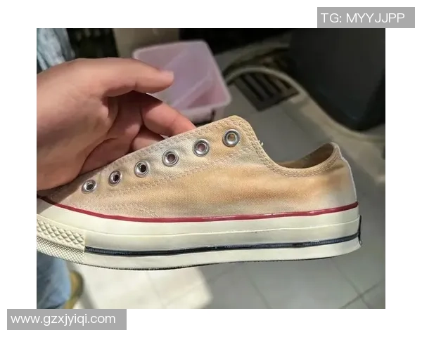 如何有效清洗篮球鞋鞋面发黄问题的方法与技巧分享